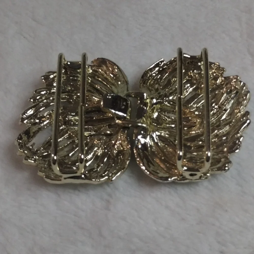 Vintage Jon Tay Gold‎ Tone Textured Feather Leaf Swirl Interlocking Belt Buckle